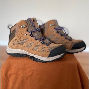 Ladies Columbia lace-up hiking boots